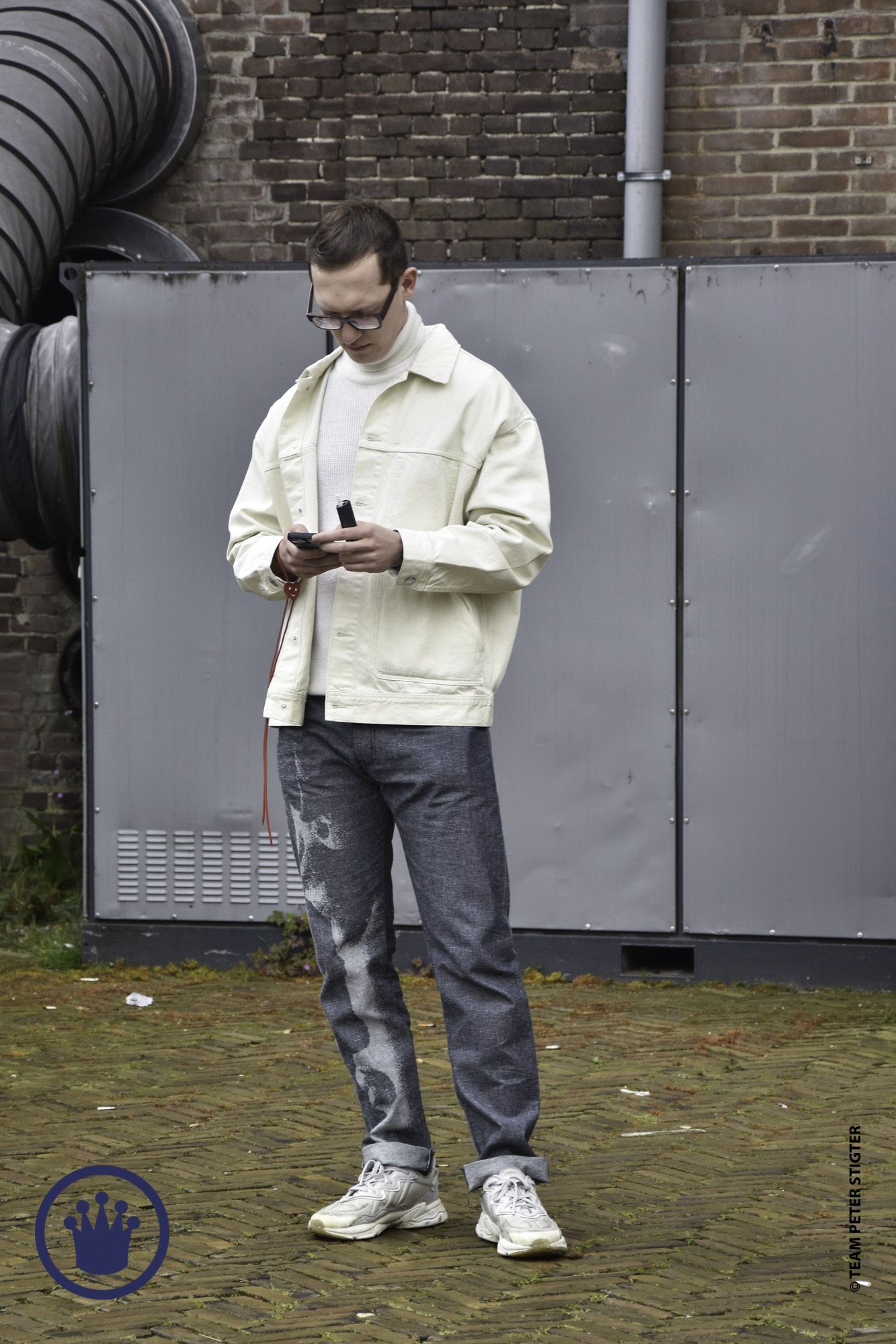 Jordan wearing the 3D woven jeans at Kingpins Amsterdam, with a woven sculpture graphic on the leg