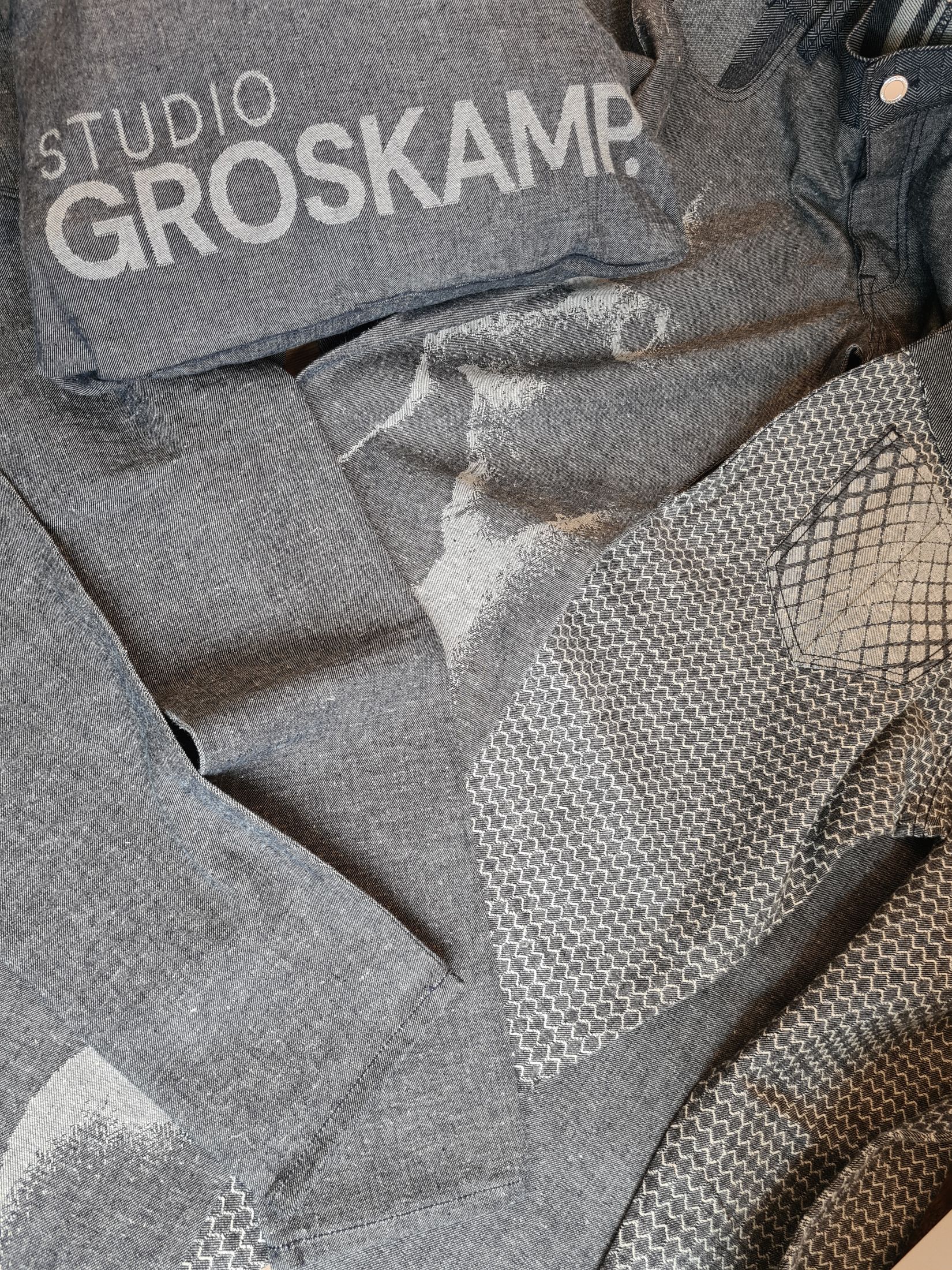 Studio Groskamp label next to the hexagon structure